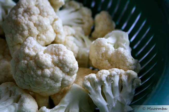 cut cauliflower in to florets