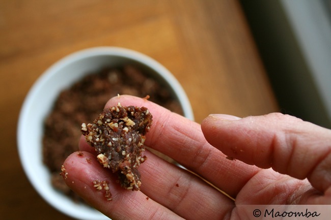 Forma ball to see if the mixture holds together well