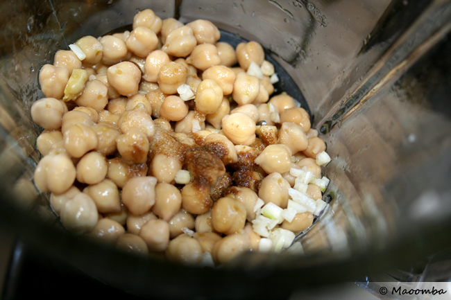 hummus - ingredients in blender2