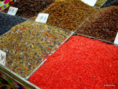 H – Urumqi – Muslim District – raisins and goji Urumqi - Muslim District - raisins and goji
