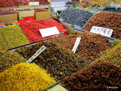 Urumqi - Muslim District - raisins and goji